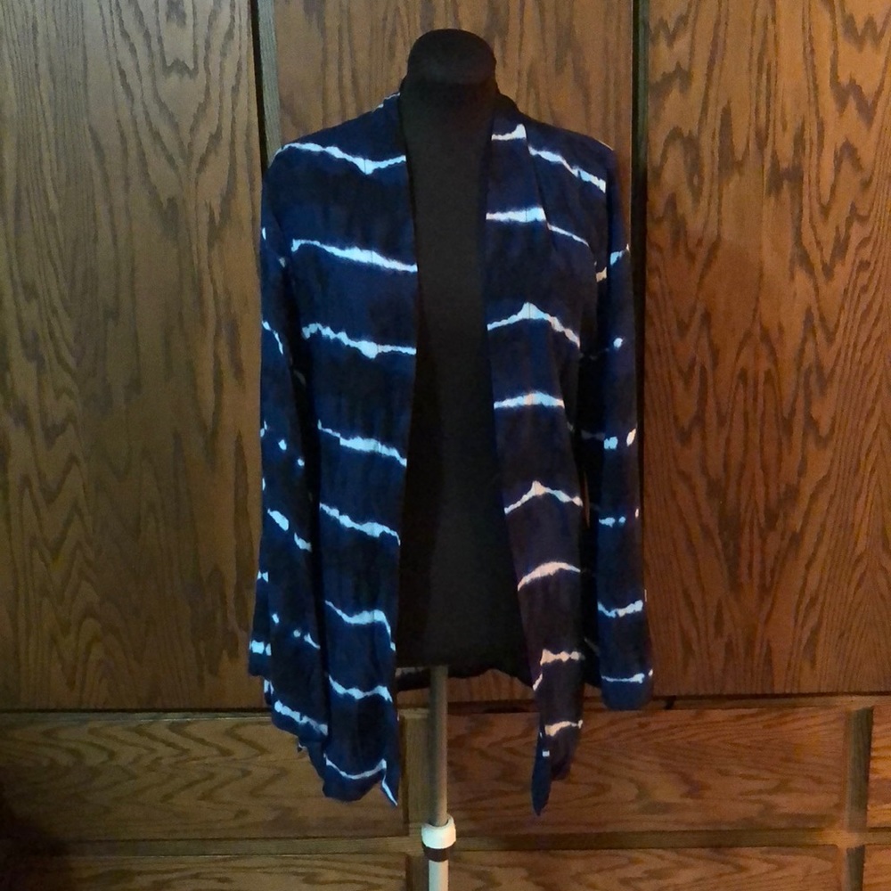 NWT. Lightweight overpiece